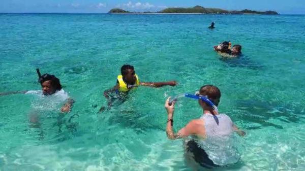 Отель Mana Lagoon Backpackers Экстерьер фото